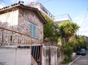 το υπάρχον πέτρινο κτίσμα πριν την προσθήκη